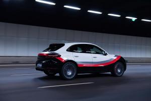 2017 Porsche Macan Turbo Performance Package