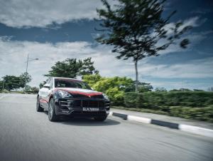 2017 Porsche Macan Turbo Performance Package