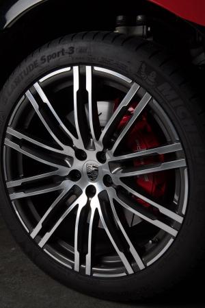 2017 Porsche Macan Turbo Performance Package