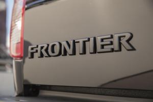 2017 Nissan Frontier SV Midnight Edition Crew Cab