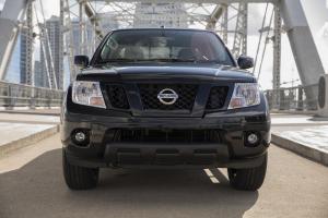 2017 Nissan Frontier SV Midnight Edition Crew Cab