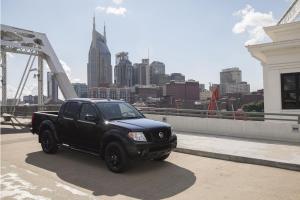 2017 Nissan Frontier SV Midnight Edition Crew Cab
