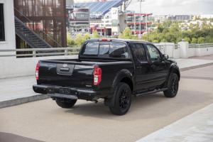 2017 Nissan Frontier SV Midnight Edition Crew Cab