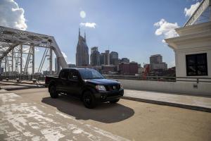 2017 Nissan Frontier SV Midnight Edition Crew Cab