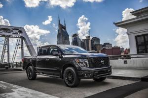 2017 Nissan Titan SL Midnight Edition Crew Cab