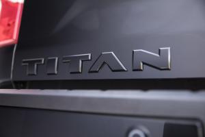 2017 Nissan Titan SL Midnight Edition Crew Cab