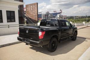 2017 Nissan Titan SL Midnight Edition Crew Cab