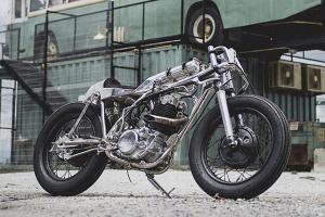 2017 Yamaha SR400 Praying Mantis by Beautiful Machines