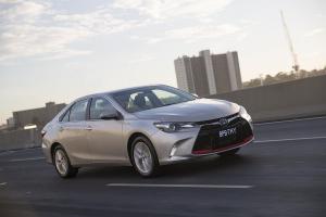 2017 Toyota Camry Hybrid Commemorative Edition