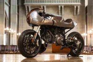 Be Unique 2.22: кафе рейсер Ducati Hypermotard 796 Hector