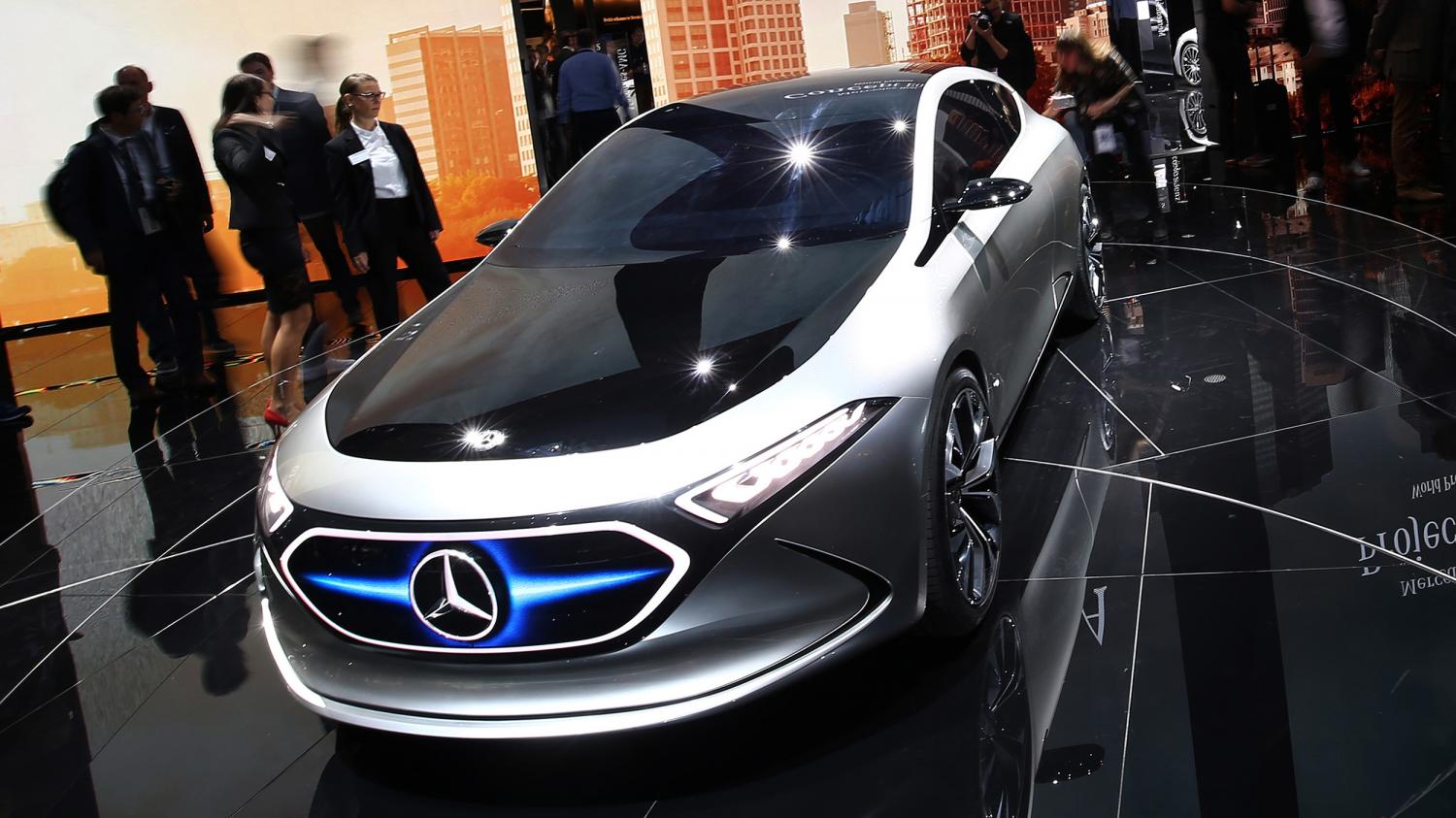 Mercedes-Benz показал будущего соперника электромобиля BMW i3