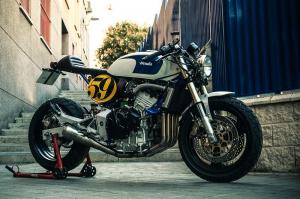 XTR Pepo: кафе рейсер Honda Hornet Sake Racer