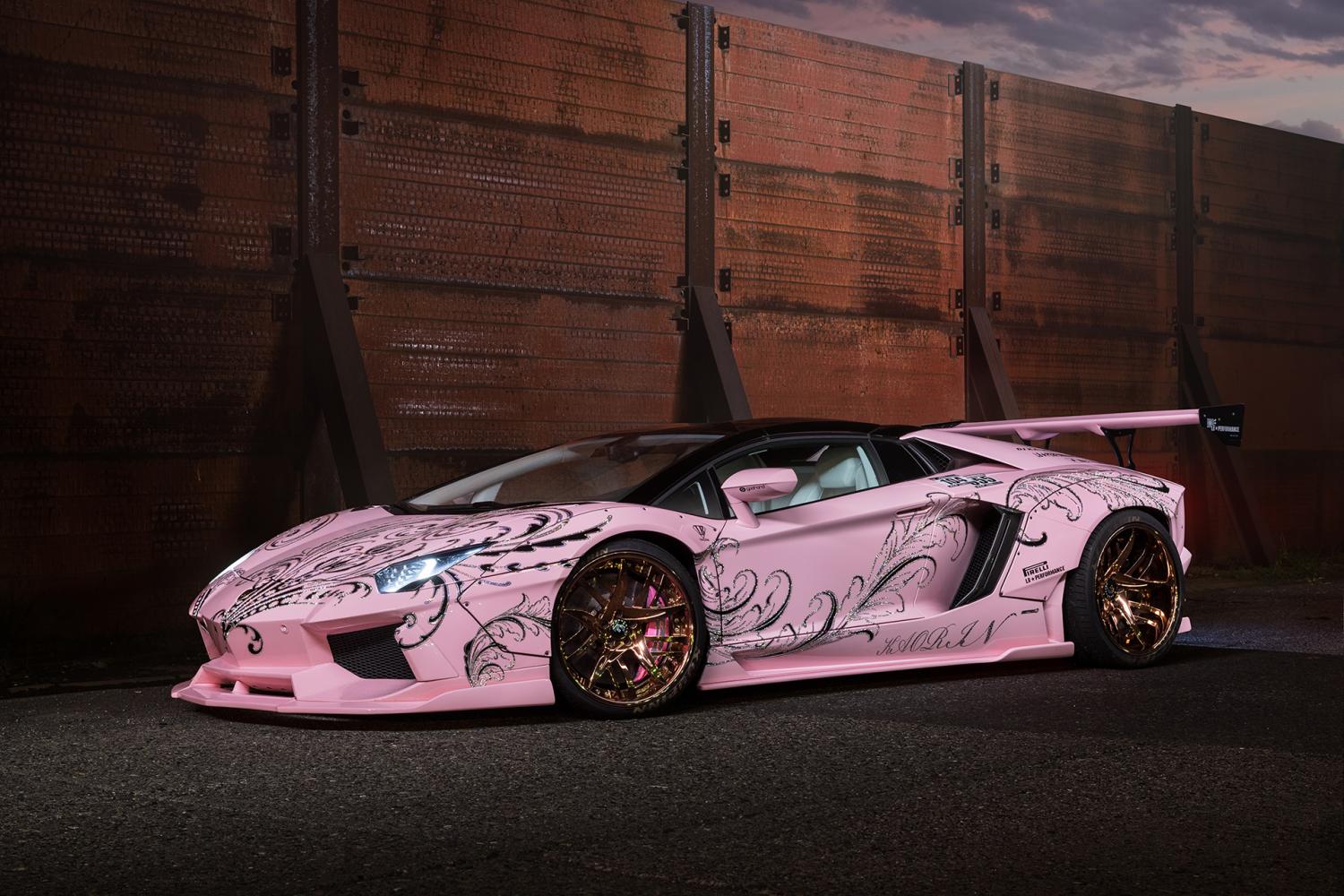 Суперкар Lamborghini Aventador примерил боди-кит от Liberty Walk