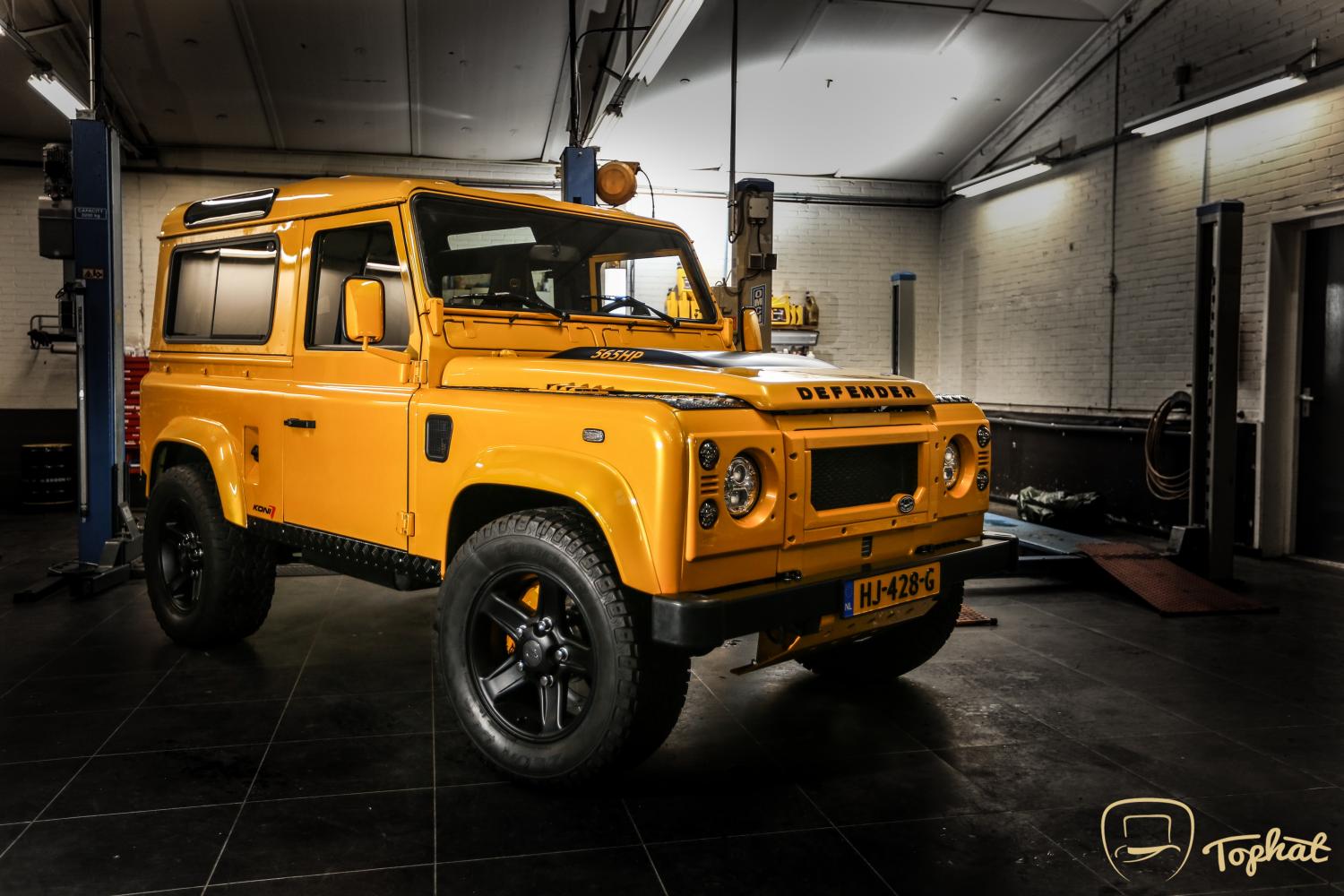 Внедорожник Land Rover Defender оснастили двигателем от суперкара