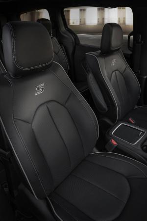 2017 Chrysler Pacifica Limited S Appearance Package