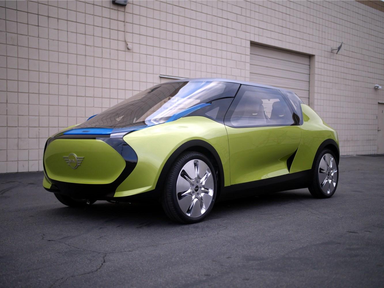 Американские студенты создали Mini с парящей приборной панелью и голографическим дисплеем