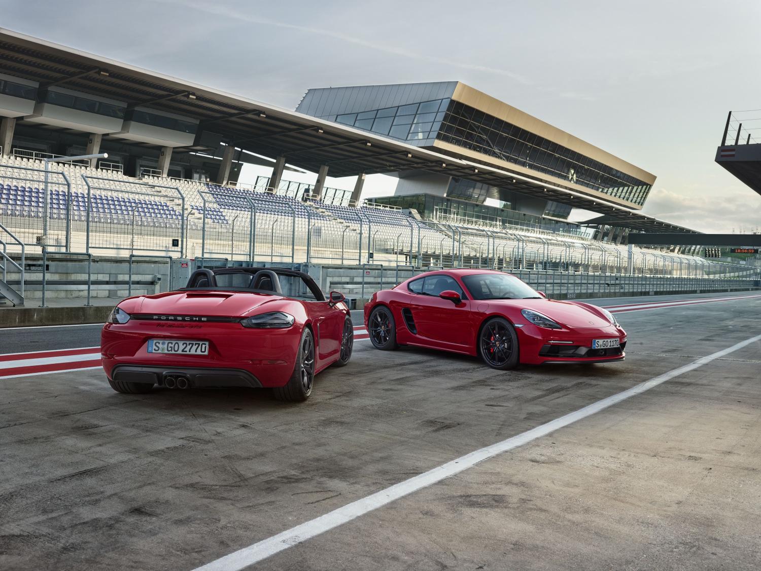 Обновлённые спорткары Porsche Cayman GTS и Boxster GTS представлены официально