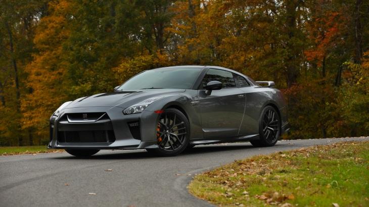 Спорткар Nissan GT-R получил новую базовую модификацию