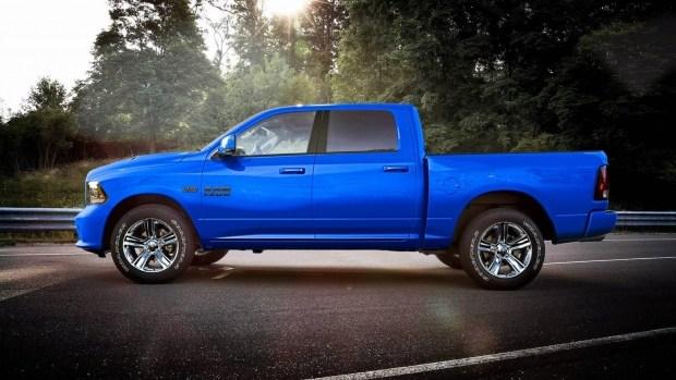 Спортивный синий пикап Ram 1500 Hydro Blue Sport Special Edition