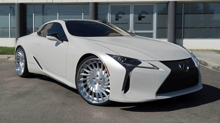 Японское купе Lexus LC500 установили на 24-дюймовые диски Forgiato
