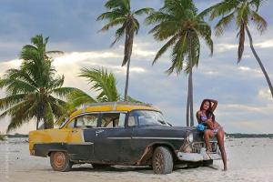 Календарь Girls & Legendary American Cars на 2018 год