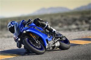 2018 Yamaha YZF-R1 & Yamaha YZF-R1M