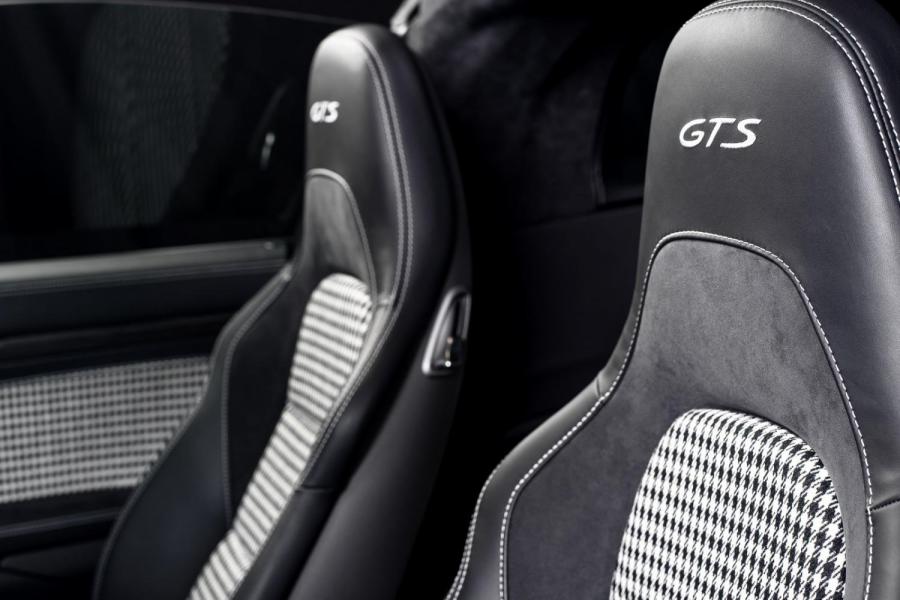 2018 Porsche 911 Targa 4 GTS McChip-DKR: описание, характеристики и отзывы