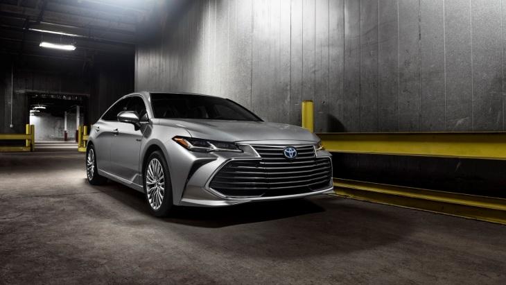 В Детройте дебютировал седан Toyota Avalon нового поколения