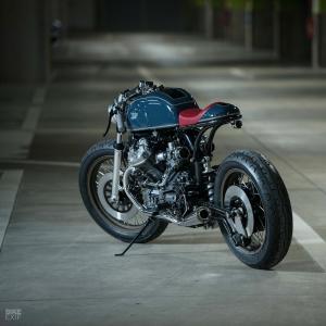 Wedge Motorcycle: кафе рейсер Honda GL400 1981