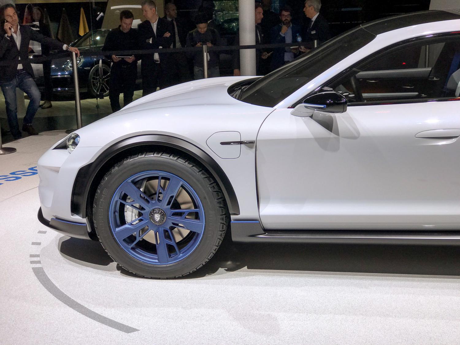 Сделать порш. Porsche Mission e Cross Turismo. Porsche Mission e Cross Turismo 2018. Новый электромобиль от Порше кроссовер. Спортивный кроссовер Порше 2020 года выпуска.