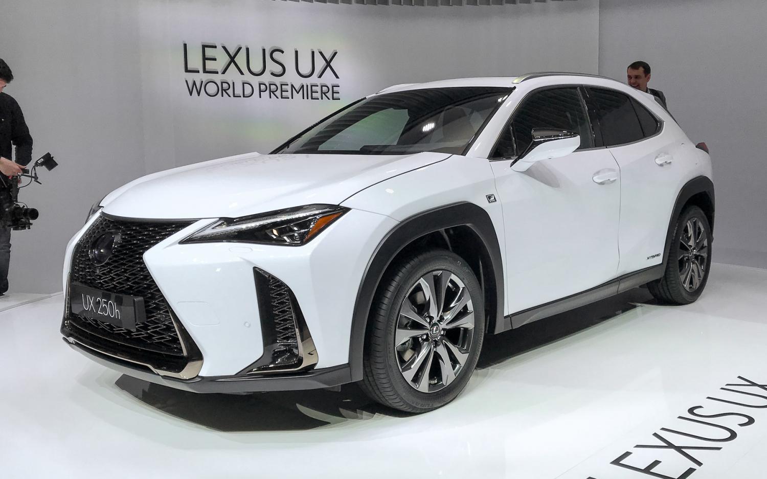 Lexus UX особенность