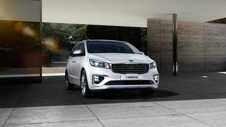 Представлен обновлённый минивэн Kia Carnival