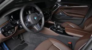 2018 BMW M550i xDrive by Abu Dhabi Motors