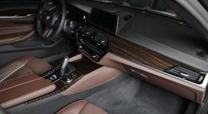 2018 BMW M550i xDrive by Abu Dhabi Motors