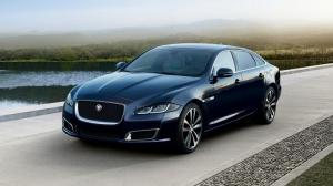 Jaguar показал юбилейную версию седана XJ50