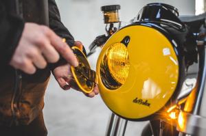 2018 Triumph Thruxton R by deBolex