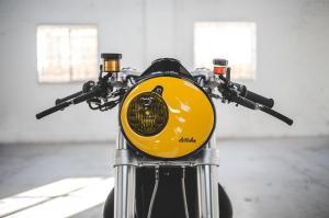2018 Triumph Thruxton R by deBolex