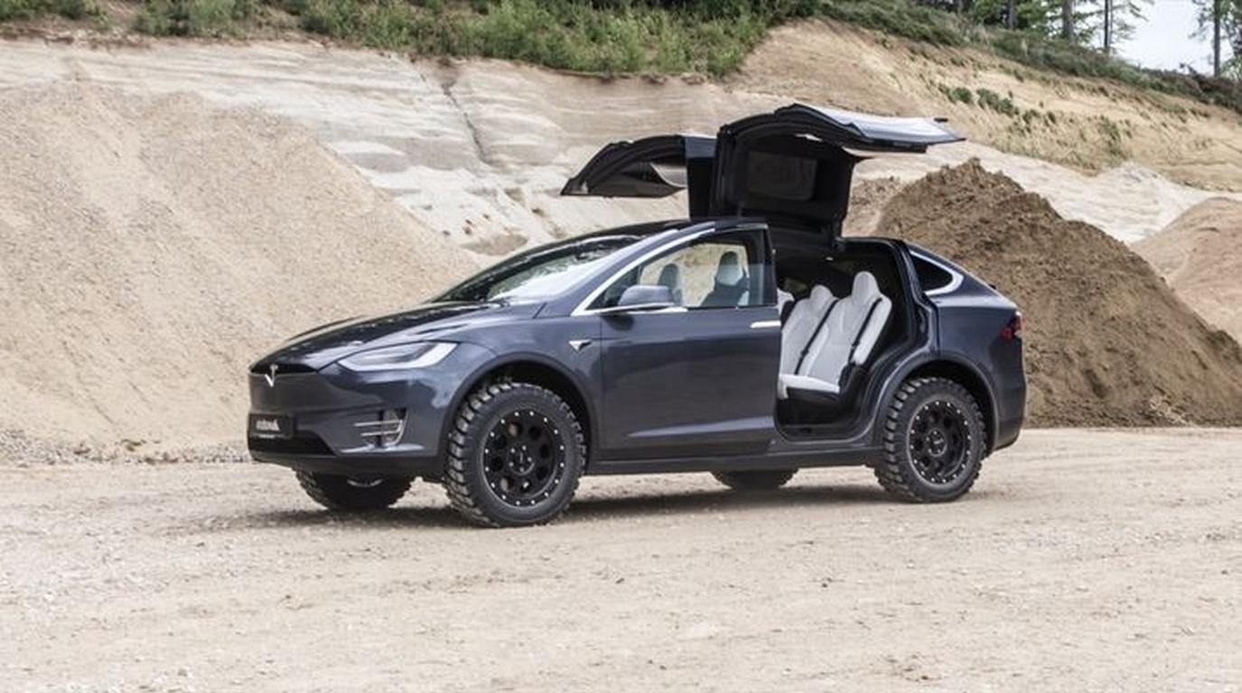 Tesla Model X подготовили для бездорожья