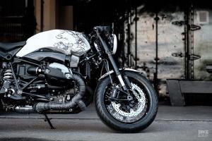 Smokin’ Motorcycles: кафе рейсер BMW R nineT Ghost Dog
