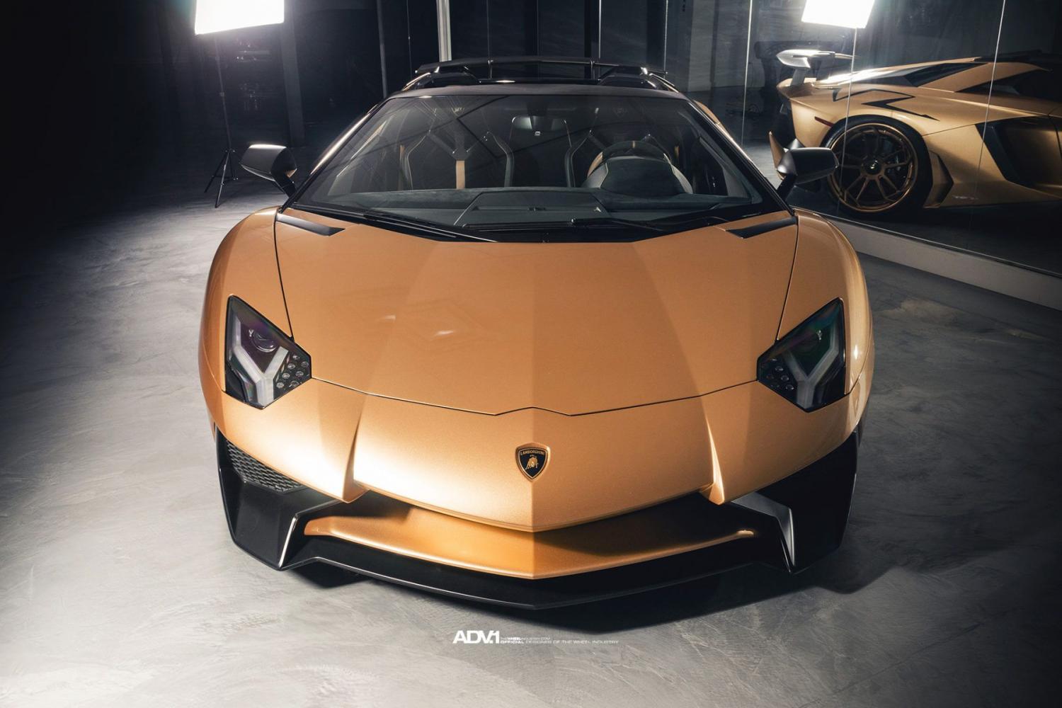 Lamborghini Aventador Gold Roadster