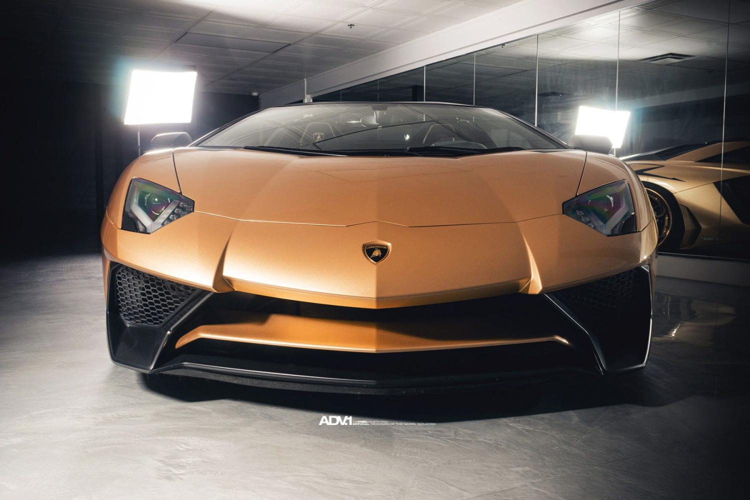 Lamborghini Aventador SV Gold