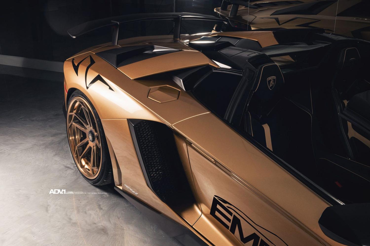 Lamborghini Aventador Gold Roadster