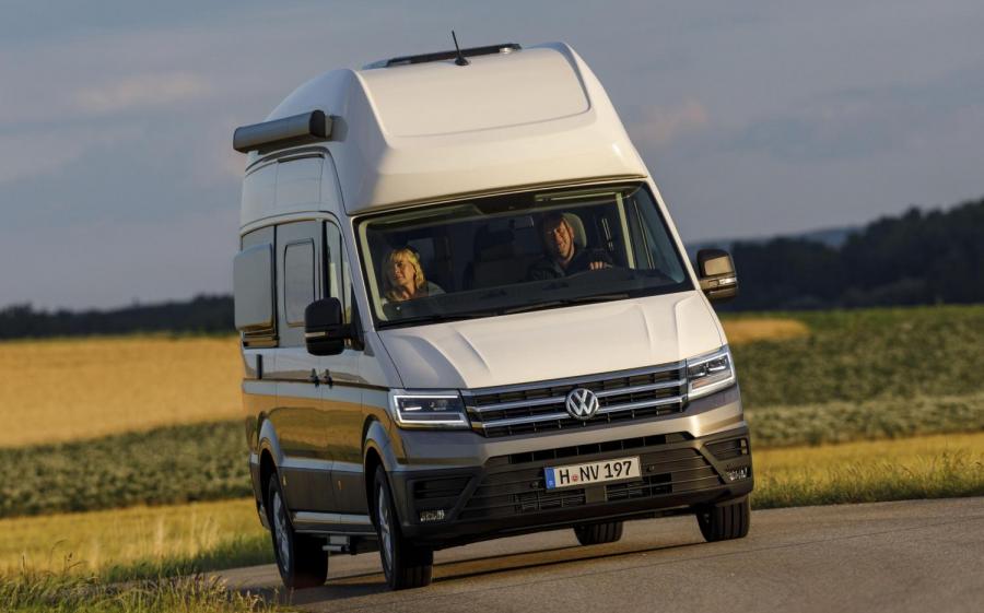 Volkswagen представил кемпер со спальней, кухней и душем