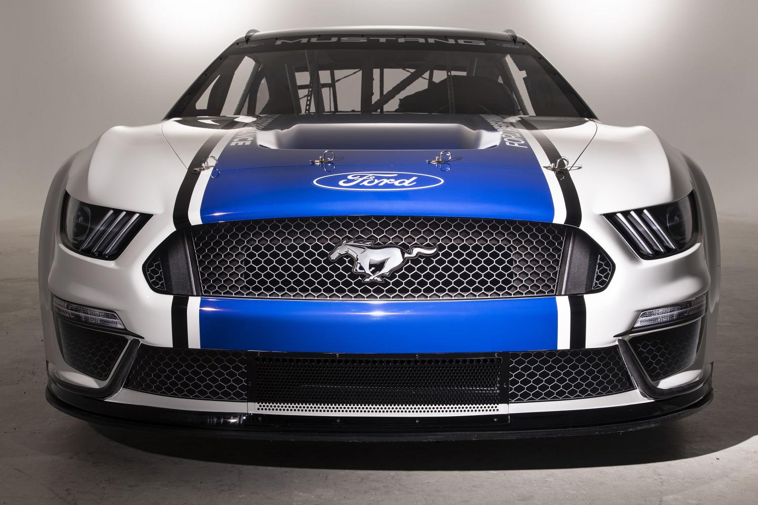 Ford впервые построил Mustang для высшего дивизиона NASCAR