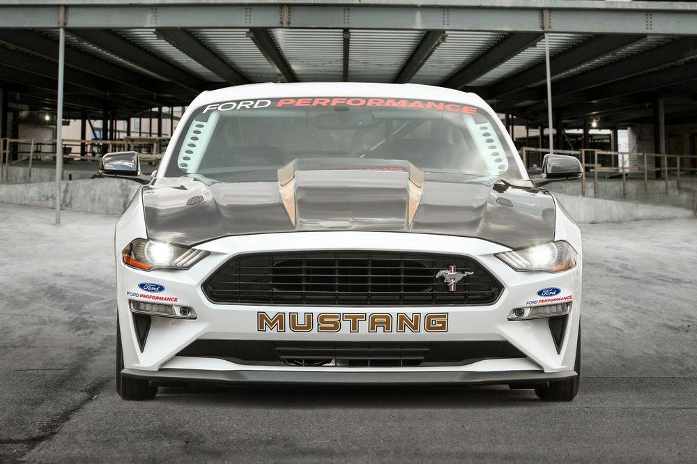 Новый Ford Mustang стал рекордным дрэгстером