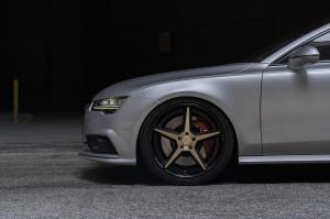 Фастбэк Audi S7 в золотой «обувке» от Forgiato