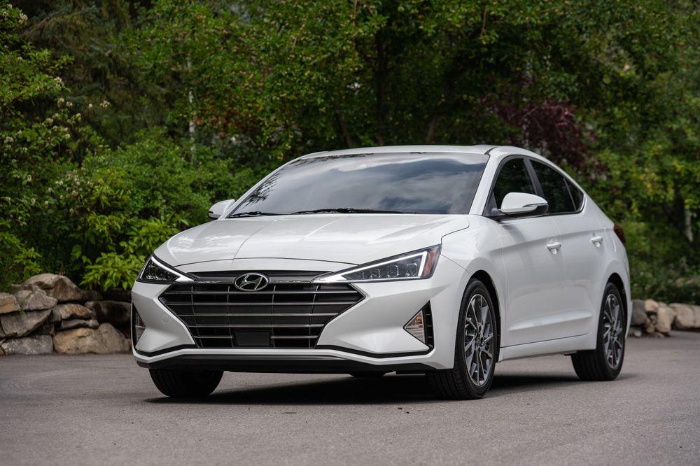 Hyundai представила обновленный седан Elantra