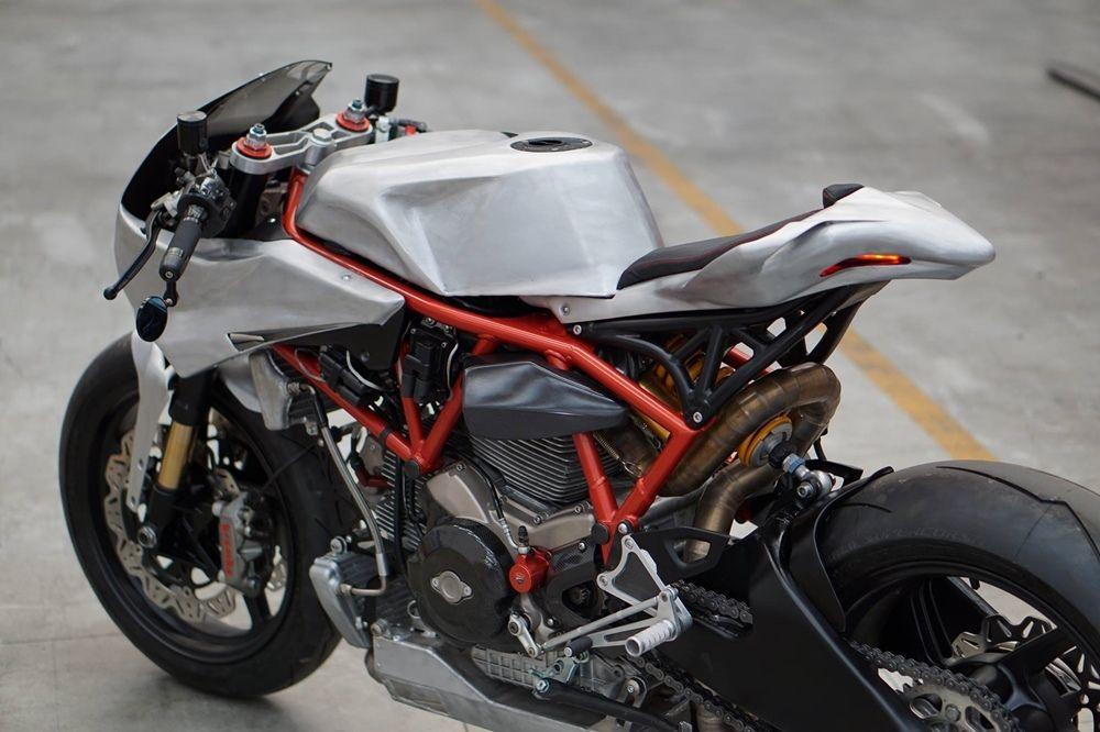 Ducati Supersport Custom 939