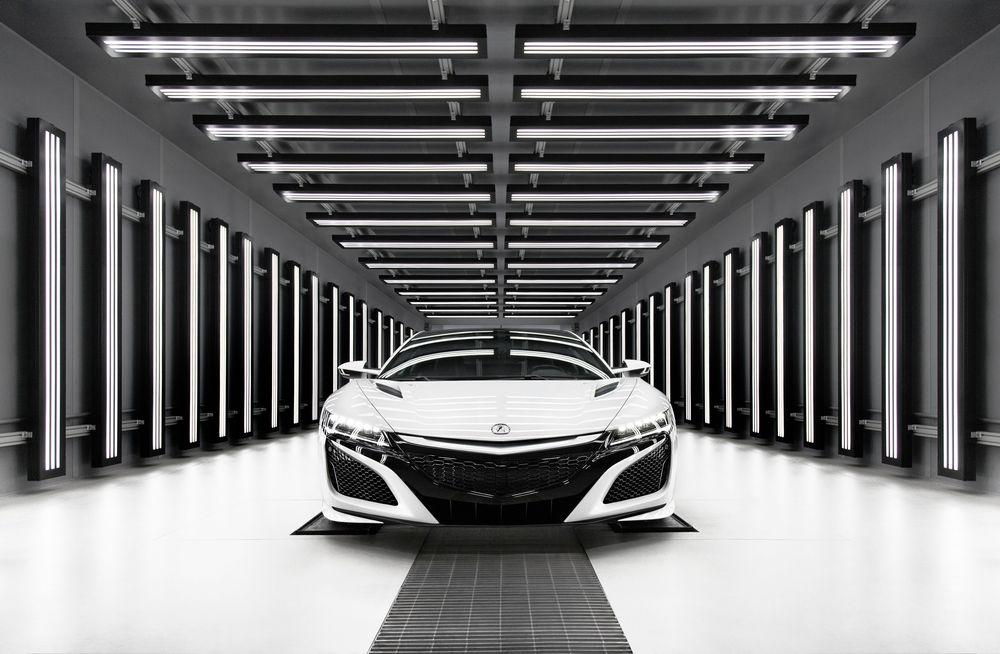 Acura представила улучшенный суперкар NSX