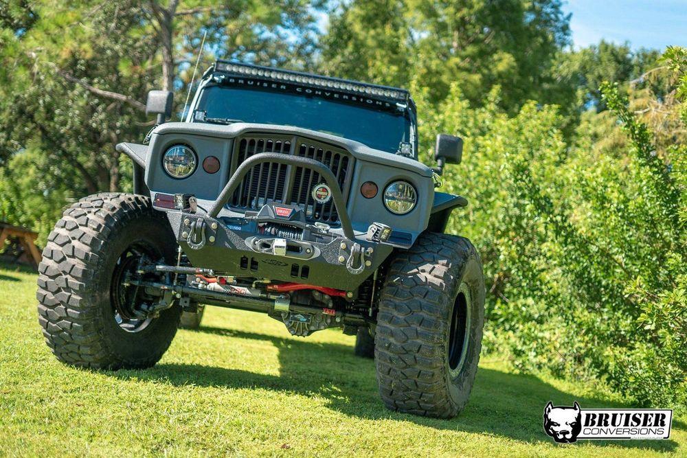 Американские тюнеры сделали из Jeep Wrangler пикап с классическим дизайном